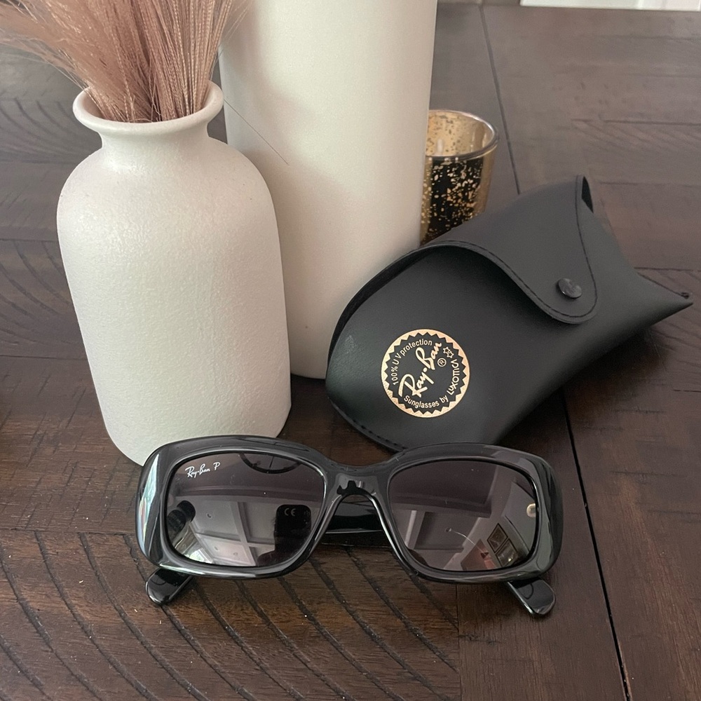 Authentic Polarized Rectangular Ray Bans style 4122 in Black